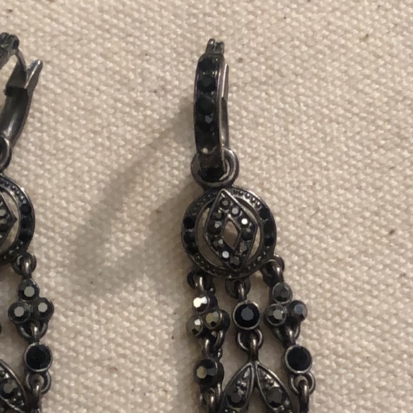 Black and Gray Vintage Monet Dangly Earrings. Has a goth Victorian vibe. 🖤 - Picture 5 of 16